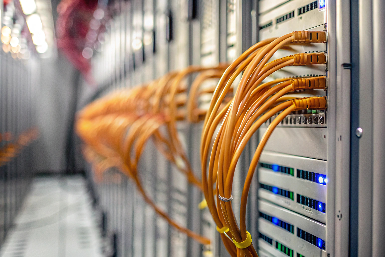 Server-Racks in einem Rechenzentrum