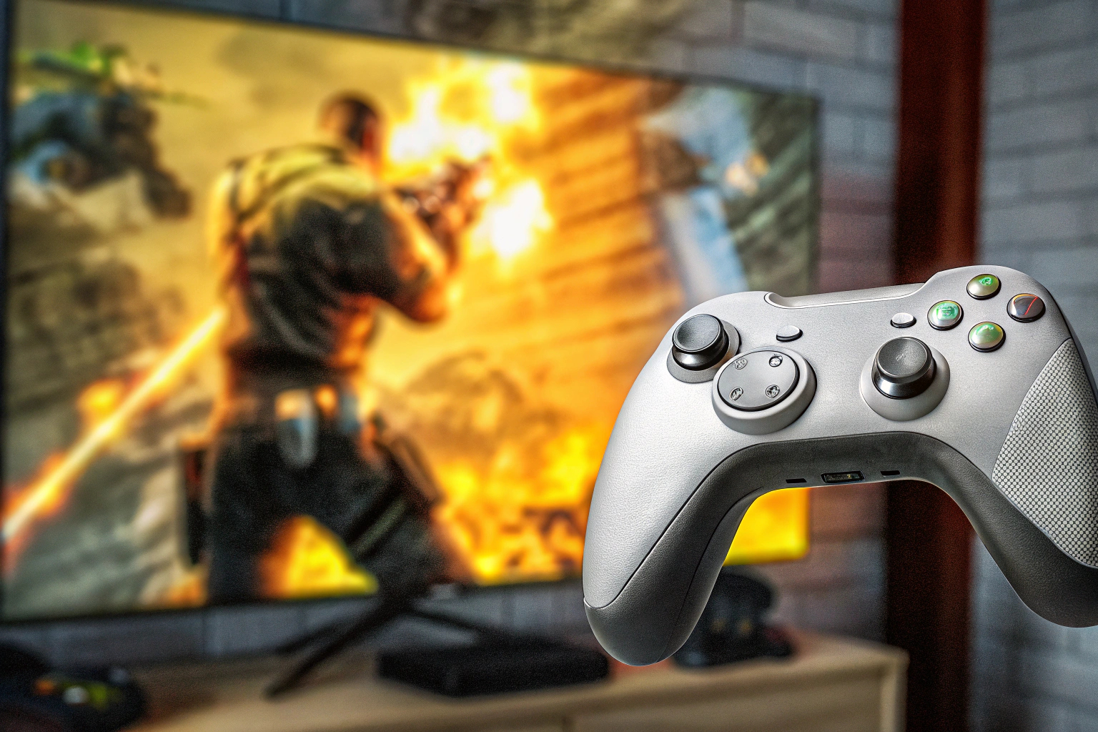 Der Diswoe Controller in Aktion während eines intensiven Spiels. Diswoe Xbox 360 Controller im Einsatz