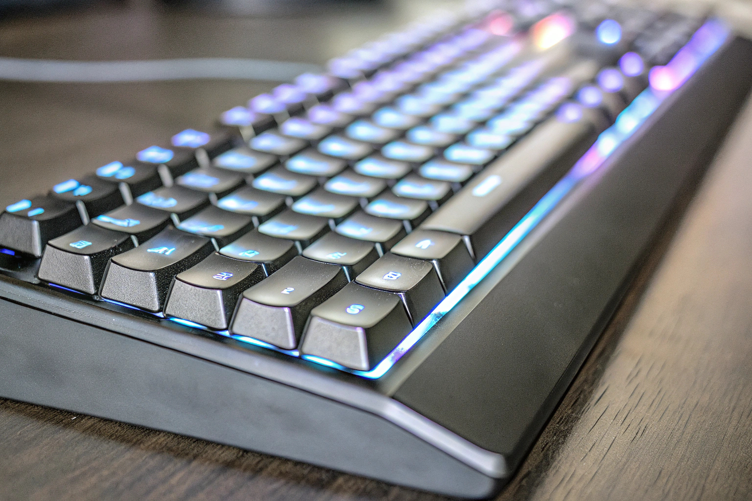 Logitech G213 Prodigy Gaming-Tastatur mit RGB-Beleuchtung