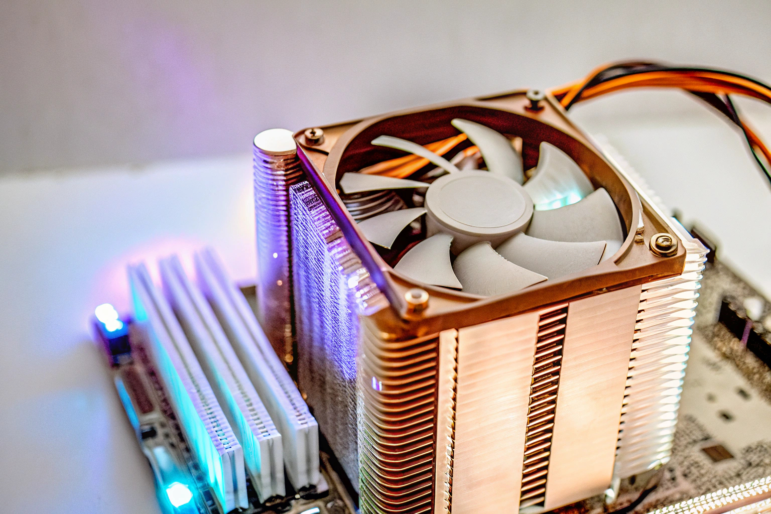 Detailaufnahme einer CPU mit Kühlung