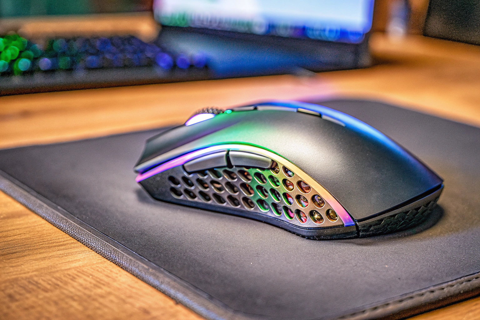 Ergonomische Gaming-Maus mit RGB-Beleuchtung