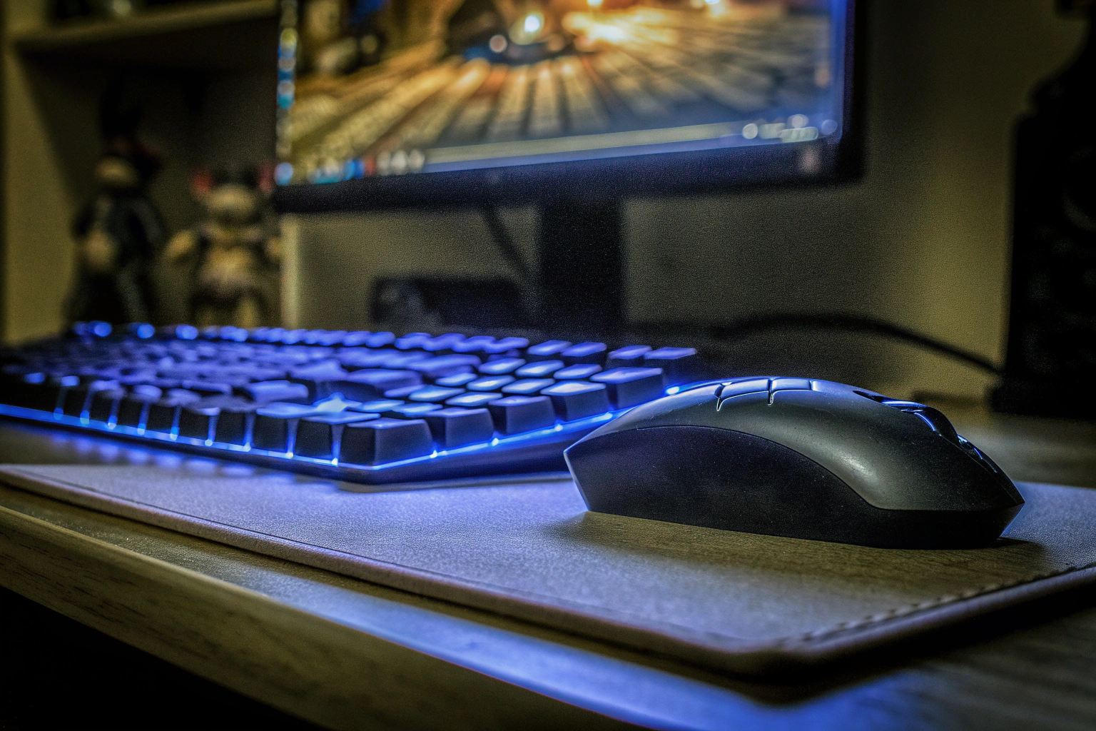 Detailaufnahme einer Gaming-Session, bei der die Beleuchtung optimal eingesetzt wurde. Gaming-Fotografie mit optimaler Beleuchtung