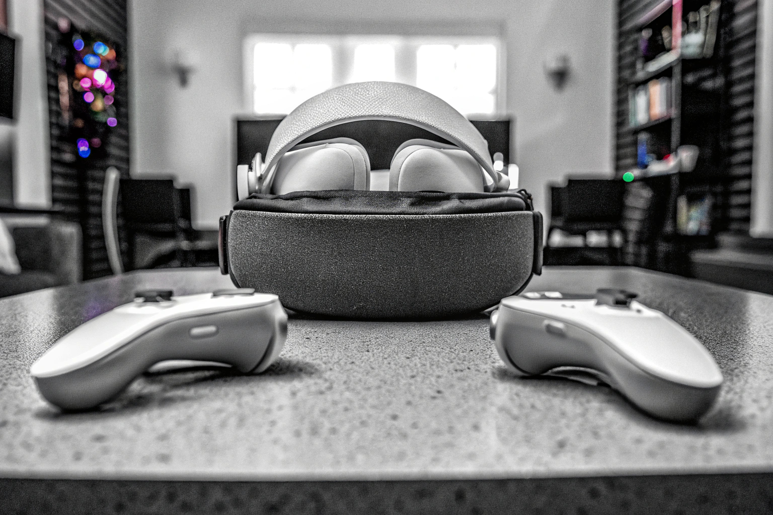 Ein Benutzer trägt die Meta Quest 3 VR-Brille und taucht in ein Spiel ein. Meta Quest 3 VR-Brille im Einsatz