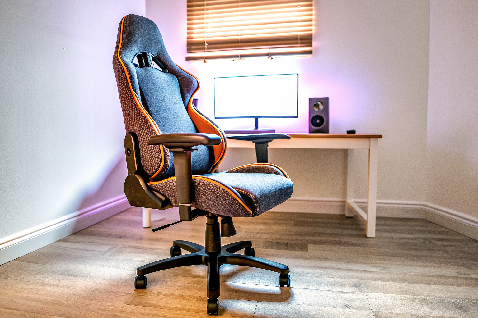 Ein Corsair T3 RUSH Fabric Gaming-Stuhl mit sportlichem Design. Corsair T3 RUSH Fabric Design