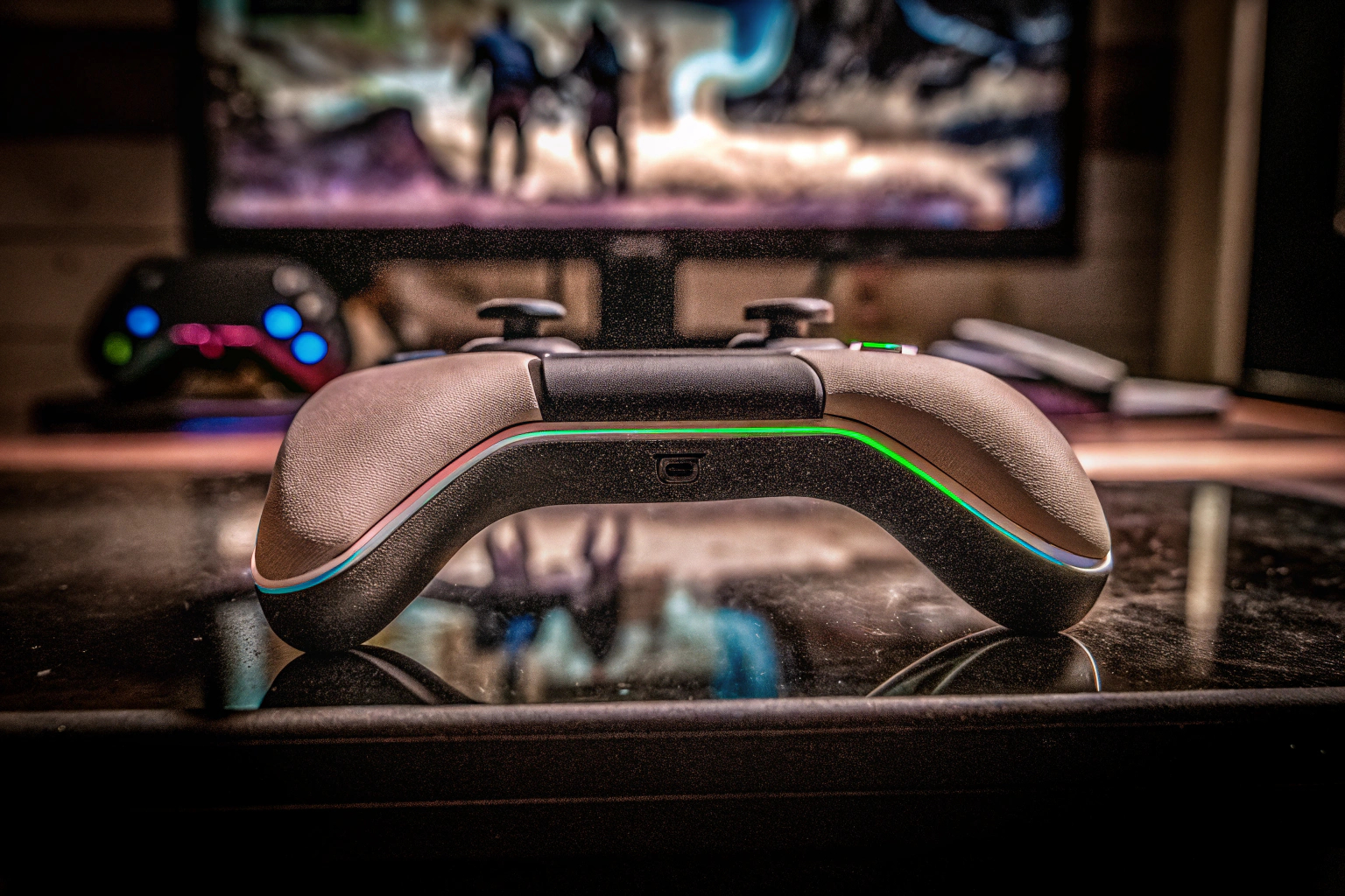Ein ergonomisch geformter Gaming-Controller, ideal für lange Spielesessions. Ergonomischer Gaming-Controller