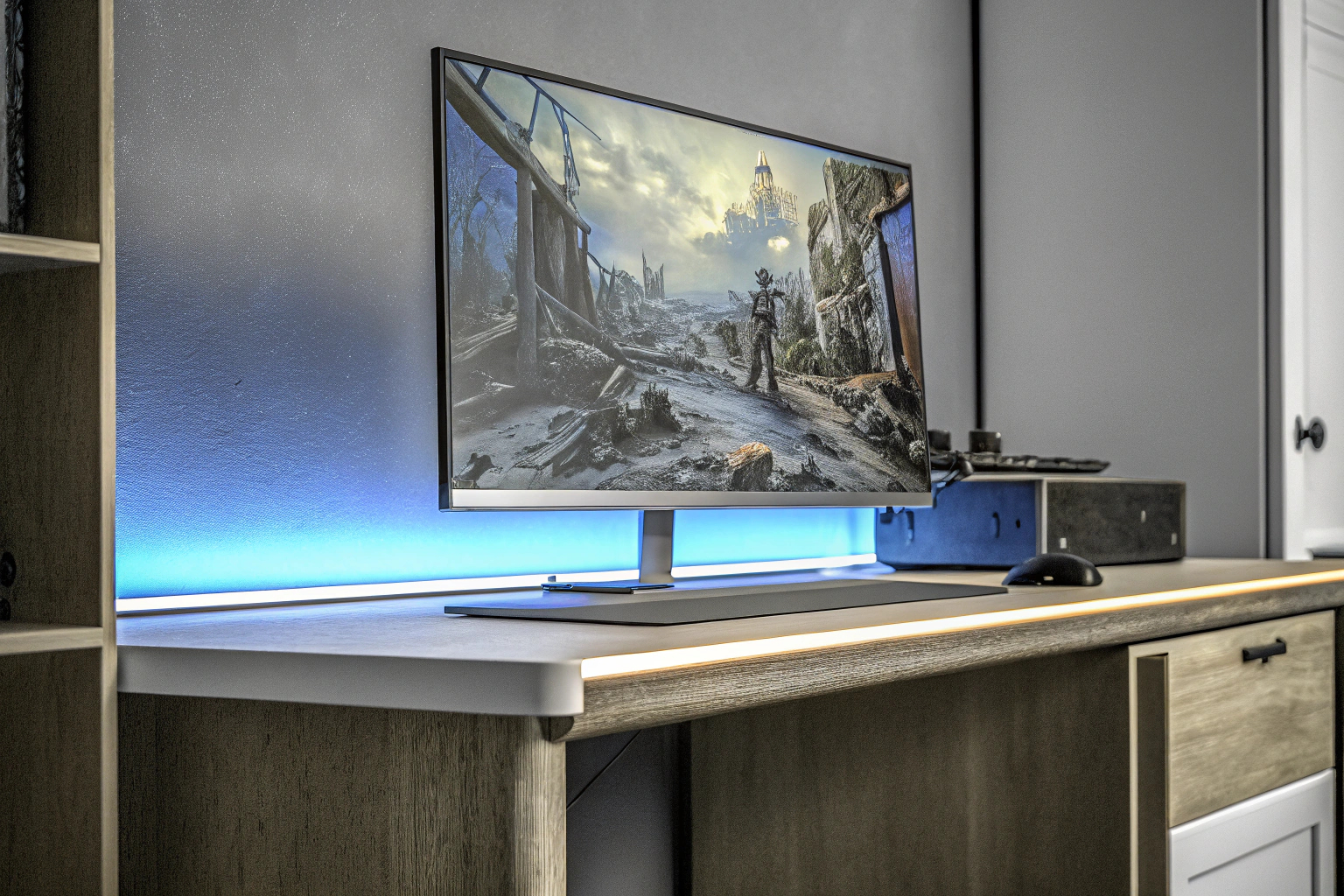 Ein Gamer, der vor einem hochwertigen Gaming-Monitor sitzt, mit lebhaften Farben und klaren Details. Gamer vor einem hochwertigen Monitor