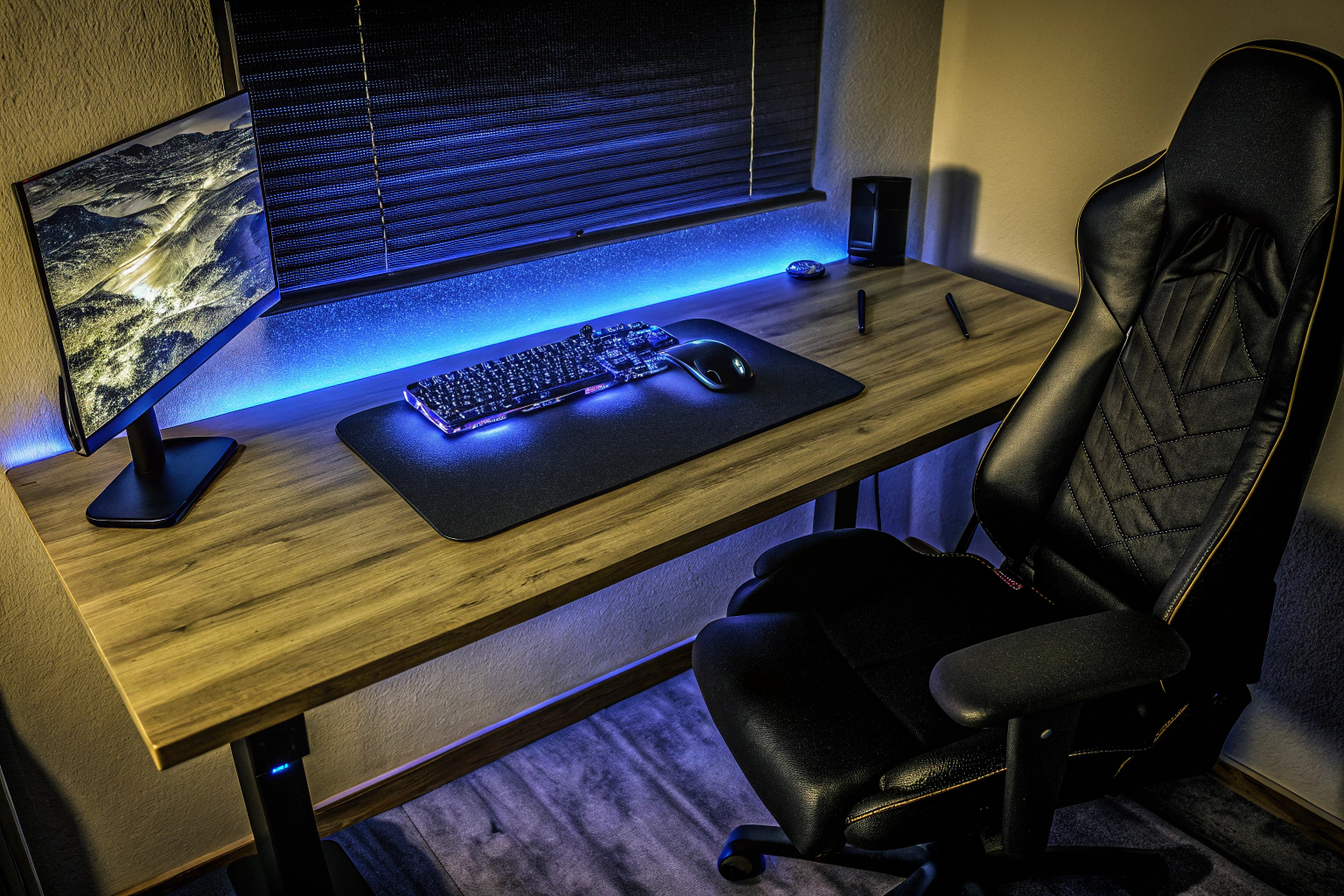 Ein Gaming-Schreibtisch mit LED-Beleuchtung und ergonomischem Design, umgeben von Gaming-Zubehör. Gaming-Schreibtisch mit LED-Beleuchtung