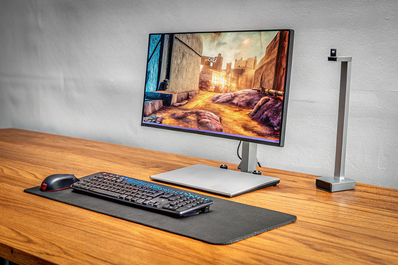 Ein Gaming-Setup mit einem BenQ GW2490E Monitor, perfekt für E-Sport-Events. BenQ GW2490E Gaming Setup