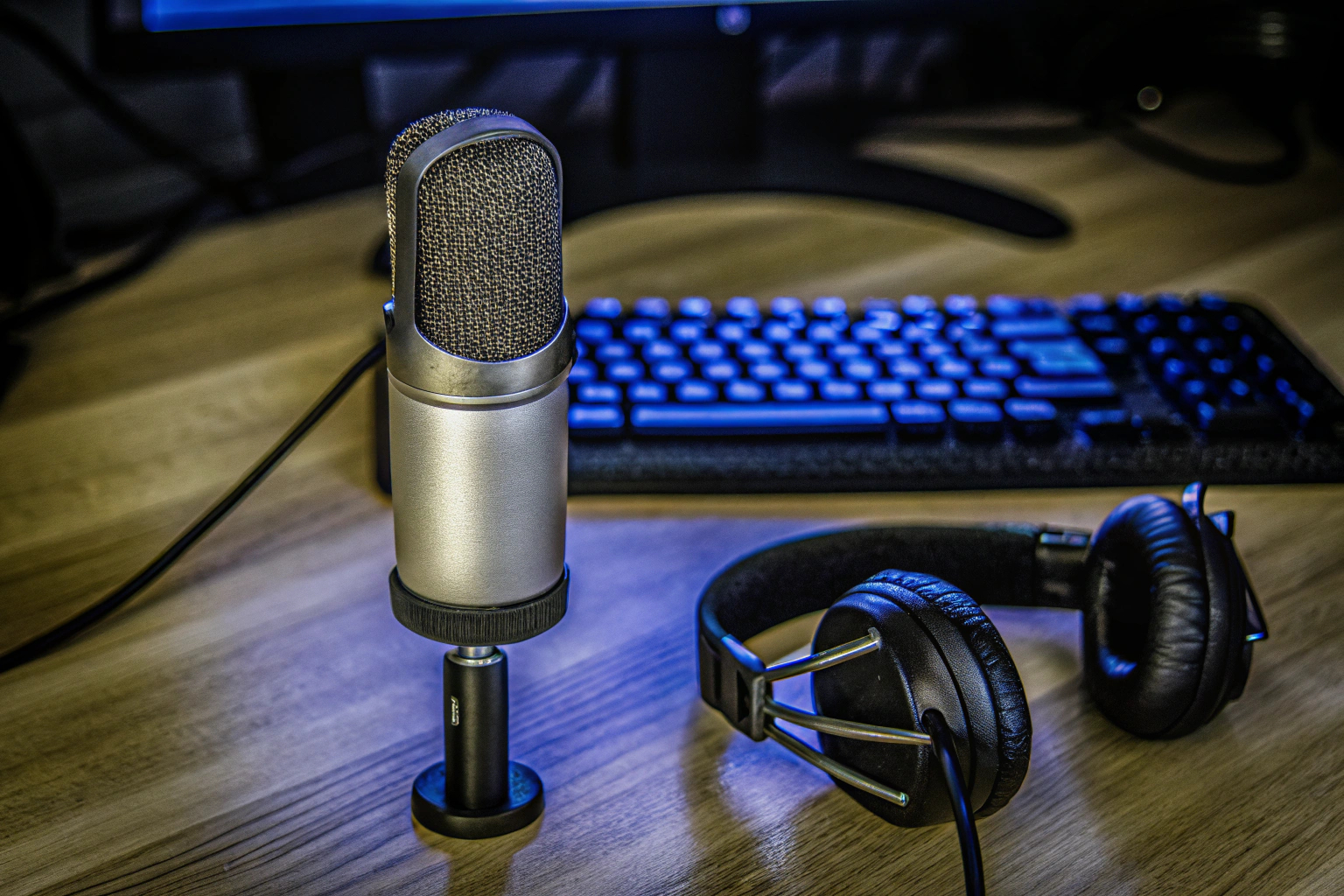 Ein hochwertiges Podcast-Mikrofon-Set, ideal für Gaming und Streaming. Podcast Mikrofon-Set für Gaming