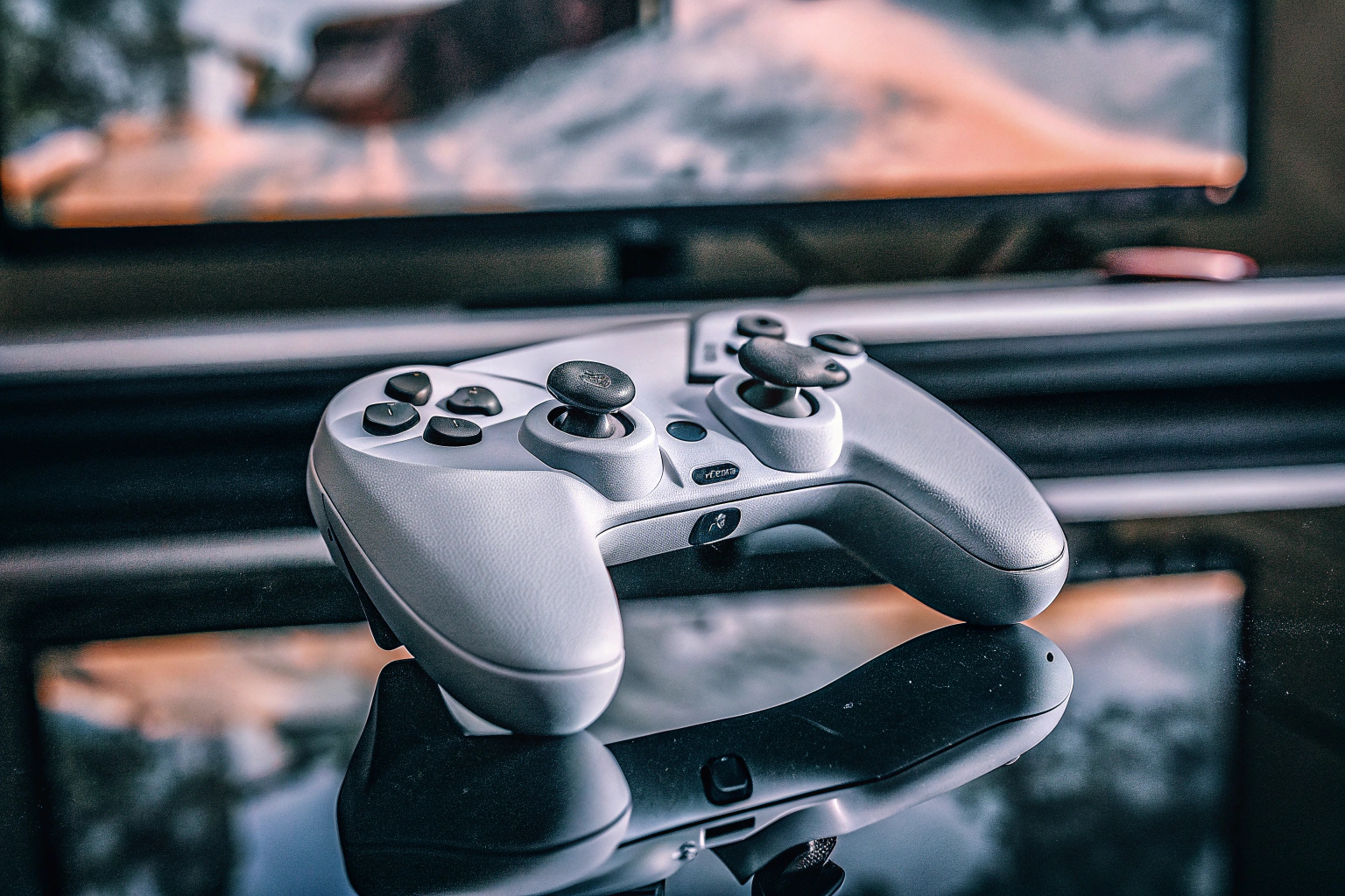 Ein kabelloser Gaming-Controller, der für PC und andere Plattformen geeignet ist. Kabelloser Gaming-Controller