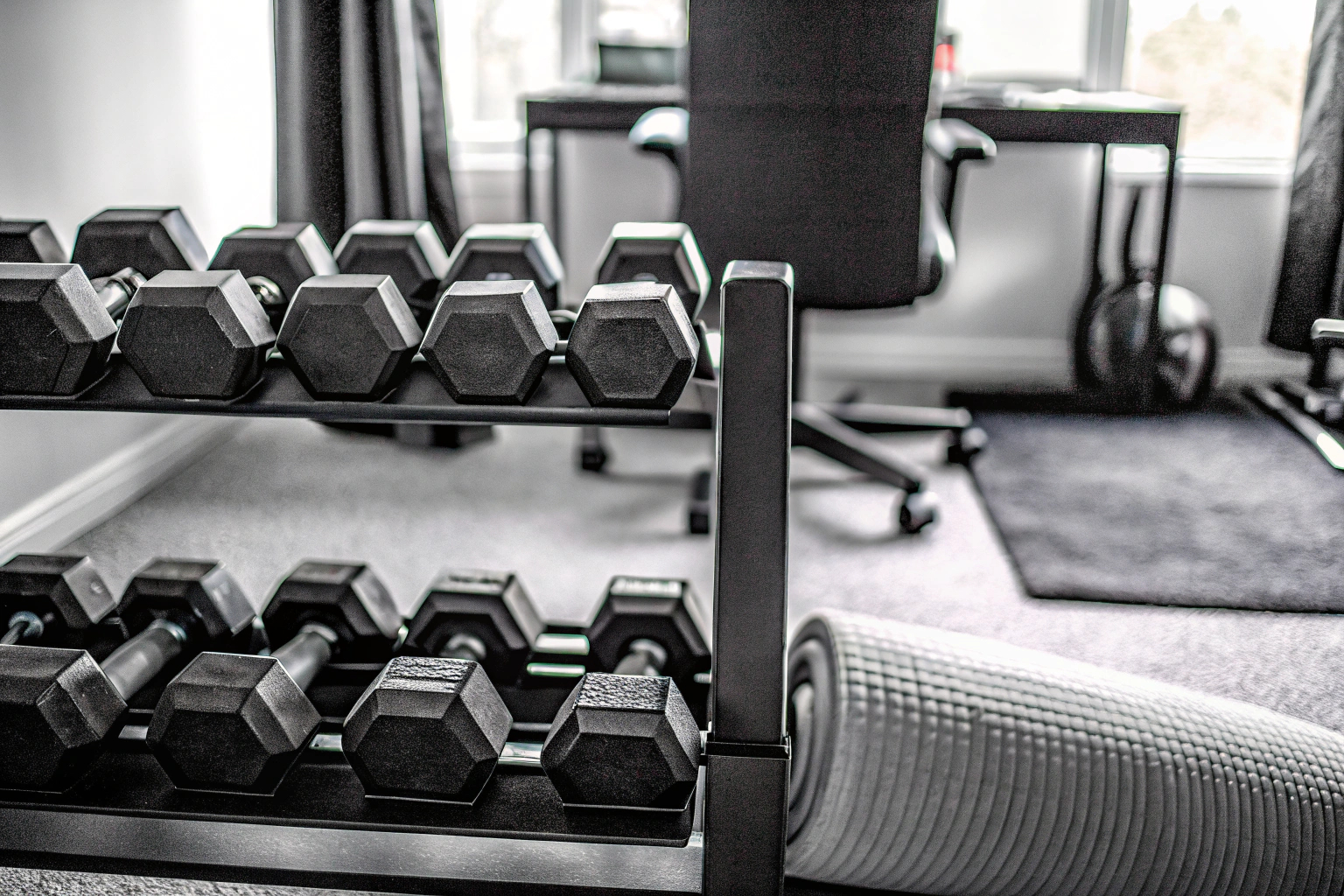 Ein Kurzhantel-Set mit Hantelständer für ein schnelles Workout Kurzhantel-Set für Heimtraining