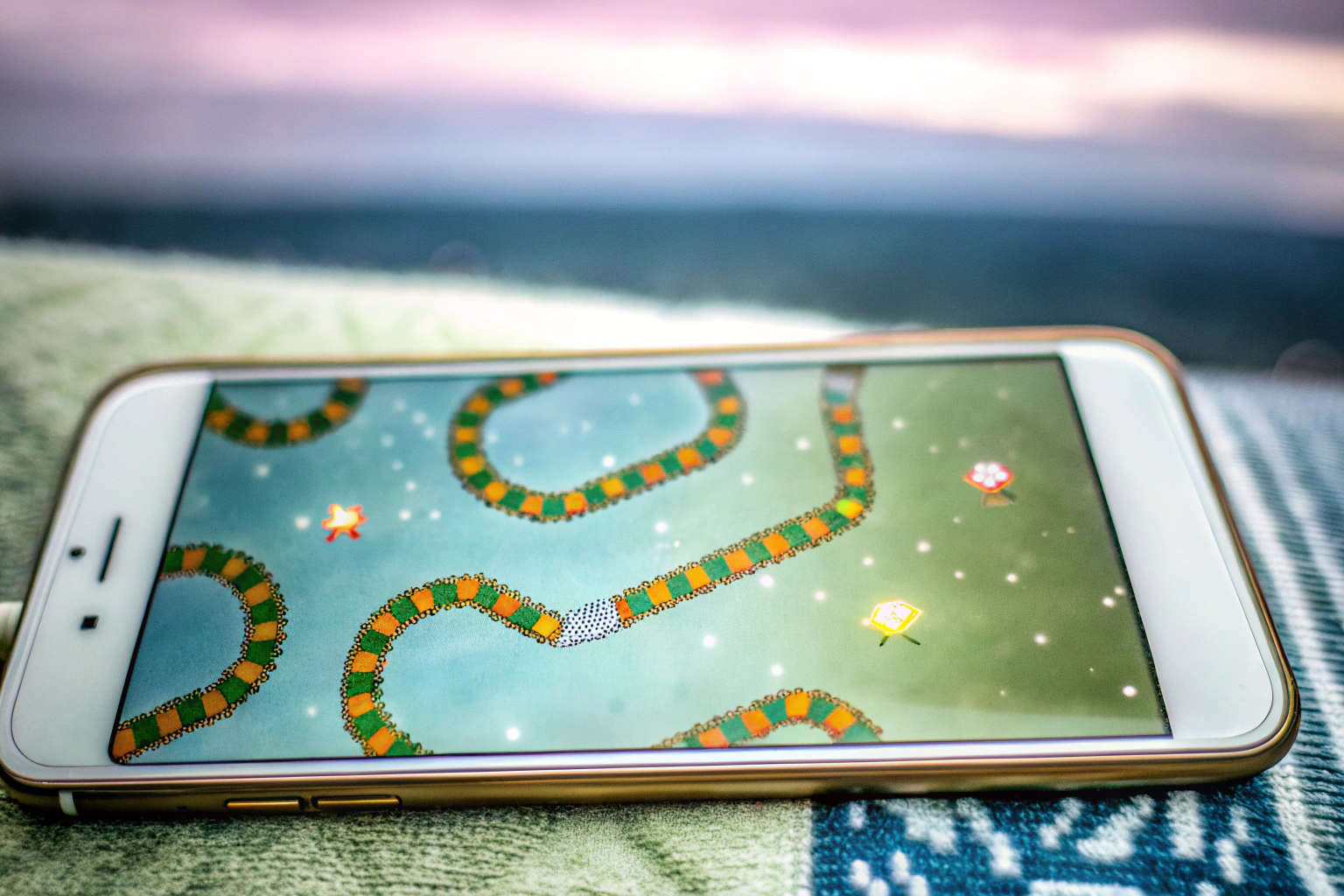 Ein Screenshot aus dem Spiel Snake.io, das auf einem mobilen Gerät gespielt wird. Snake.io auf einem mobilen Gerät