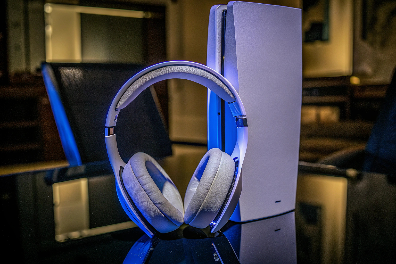 Ein stilvolles Gaming-Headset mit weißem Design, perfekt passend zur PS5. Trust Gaming Headset GXT 498W Forta PS5