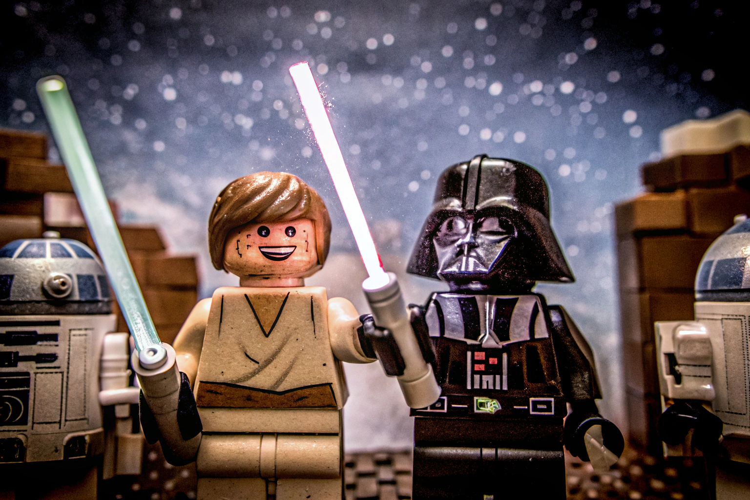 Ein Szenenbild aus Lego Star Wars, das die ikonischen Charaktere in einem lustigen Lego-Stil zeigt. Lego Star Wars Spiel