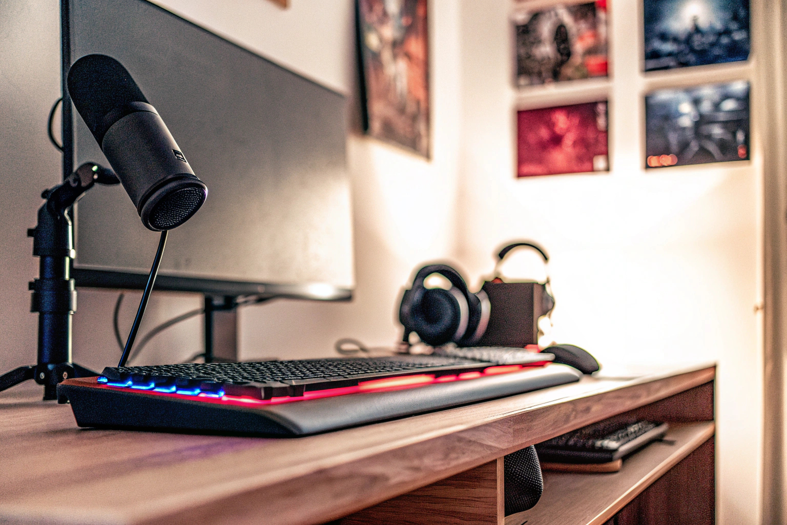 YouTuber beim Aufnehmen eines Gaming-Videos