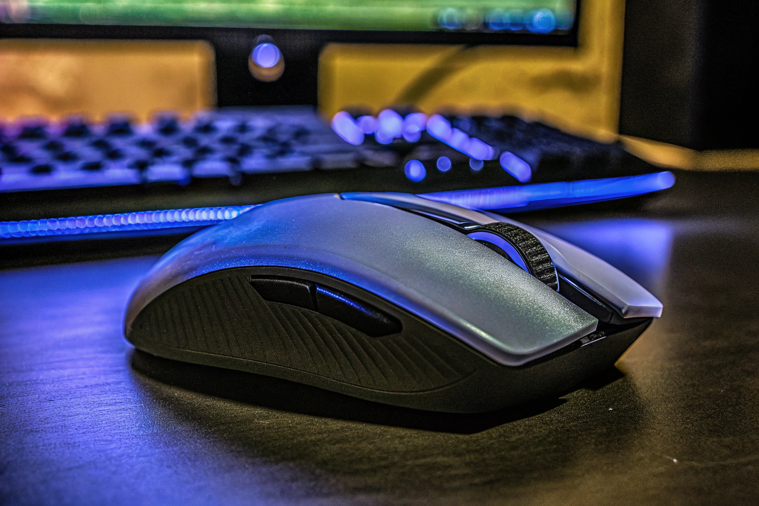 Ergonomische Gaming-Maus, die für stundenlange Nutzung ausgelegt ist. Ergonomische Gaming-Maus