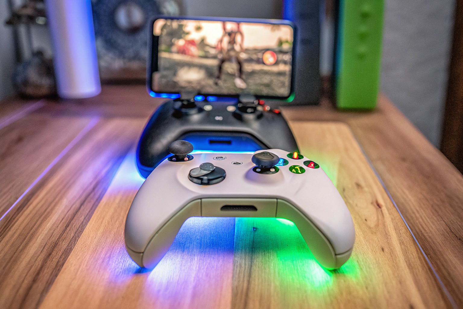Gaming-Zubehör für Handys und Tablets, darunter Joysticks und Controller. Gaming-Zubehör für Handy und Tablet
