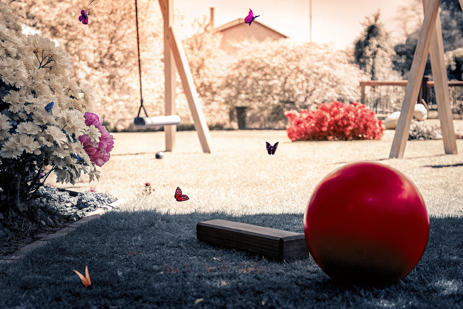 Kinder, die im Garten spielen und die Natur entdecken. Kinder spielen im Garten