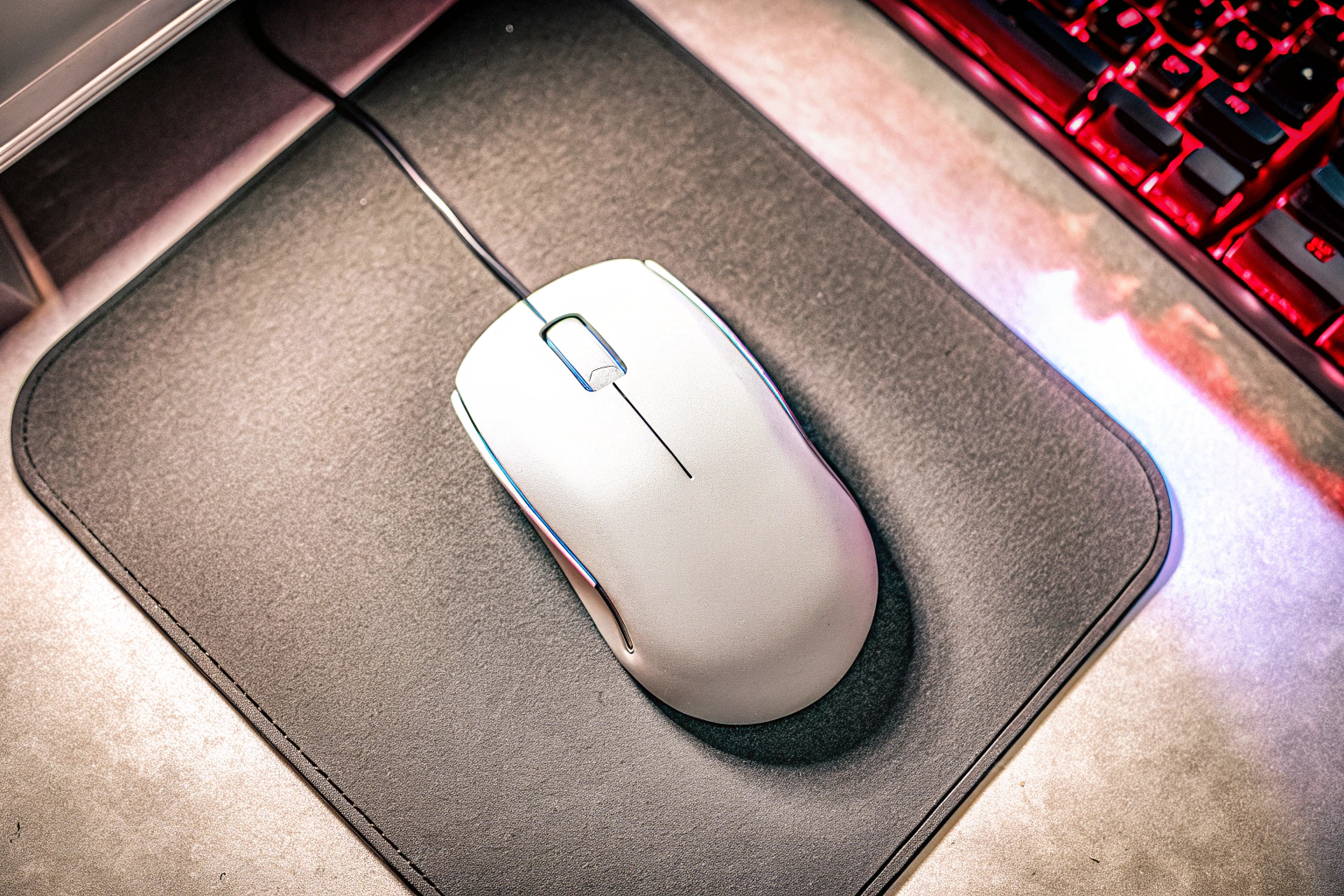 Obenansicht der Logitech G PRO X SUPERLIGHT 2 Gaming-Maus, die ihr leichtes Design hervorhebt. Logitech G PRO X SUPERLIGHT 2 Gaming-Maus