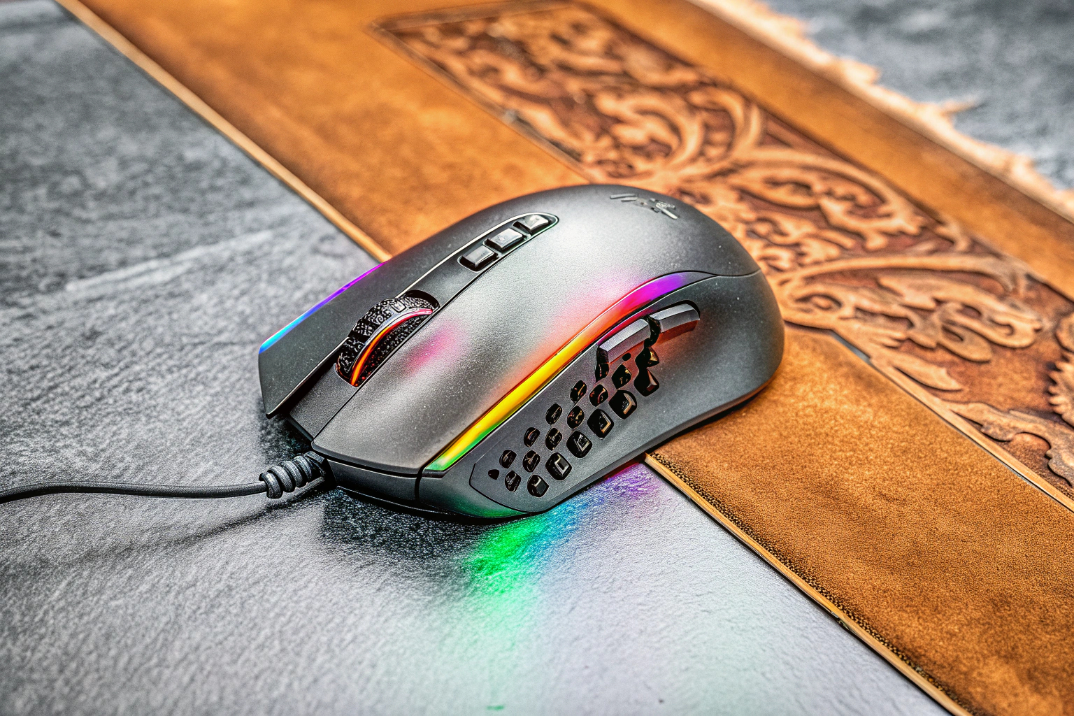 Redragon M908 Impact Gaming-Maus mit Seitentasten und RGB-Beleuchtung. Redragon M908 Impact Gaming-Maus
