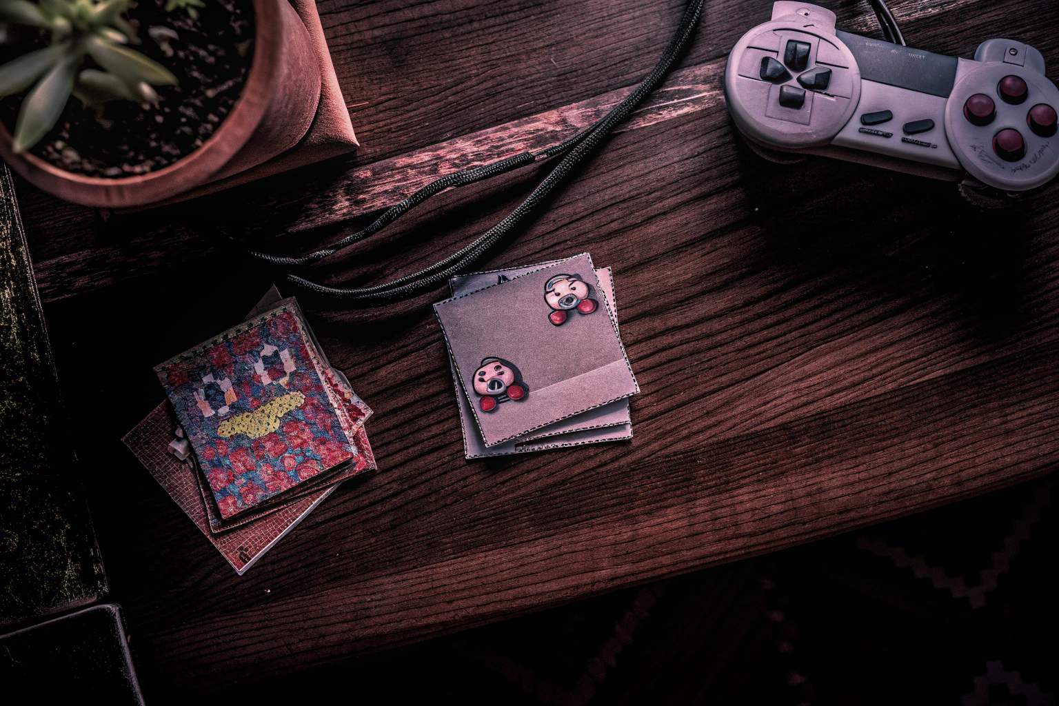 Retro-Gaming-Geschenkideen wie Postkarten und Kartenspiele Retro-Gaming-Geschenkideen