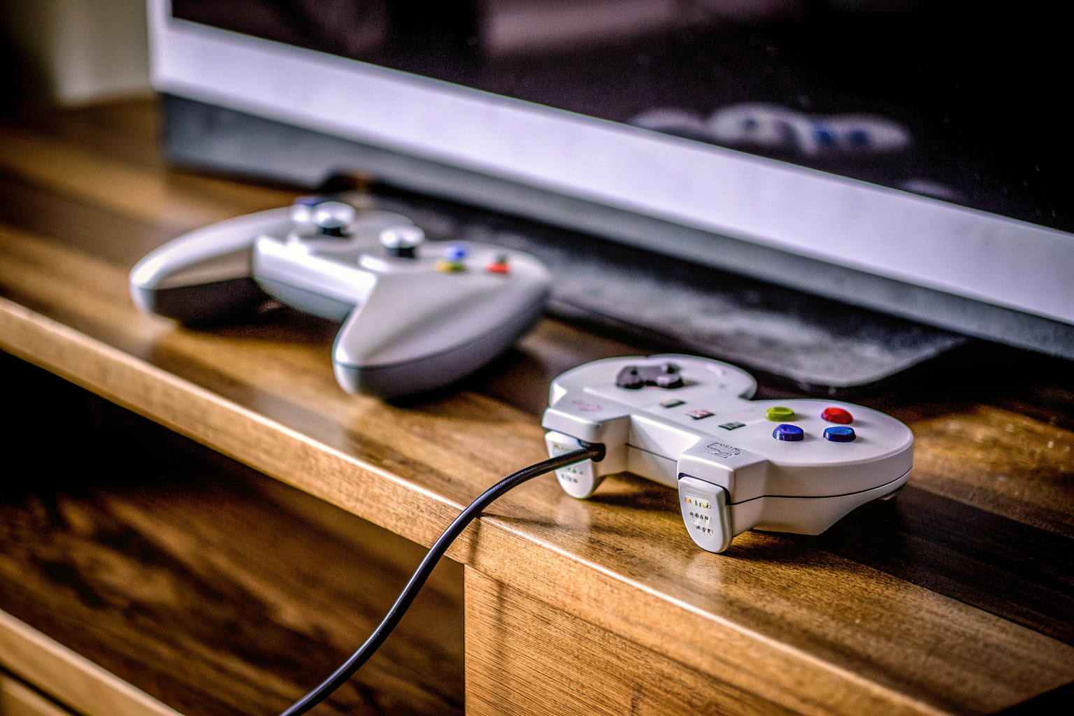 Retro-Gaming-Konsole mit drahtlosen Controllern und HDMI-Anschluss Retro-Gaming-Konsole