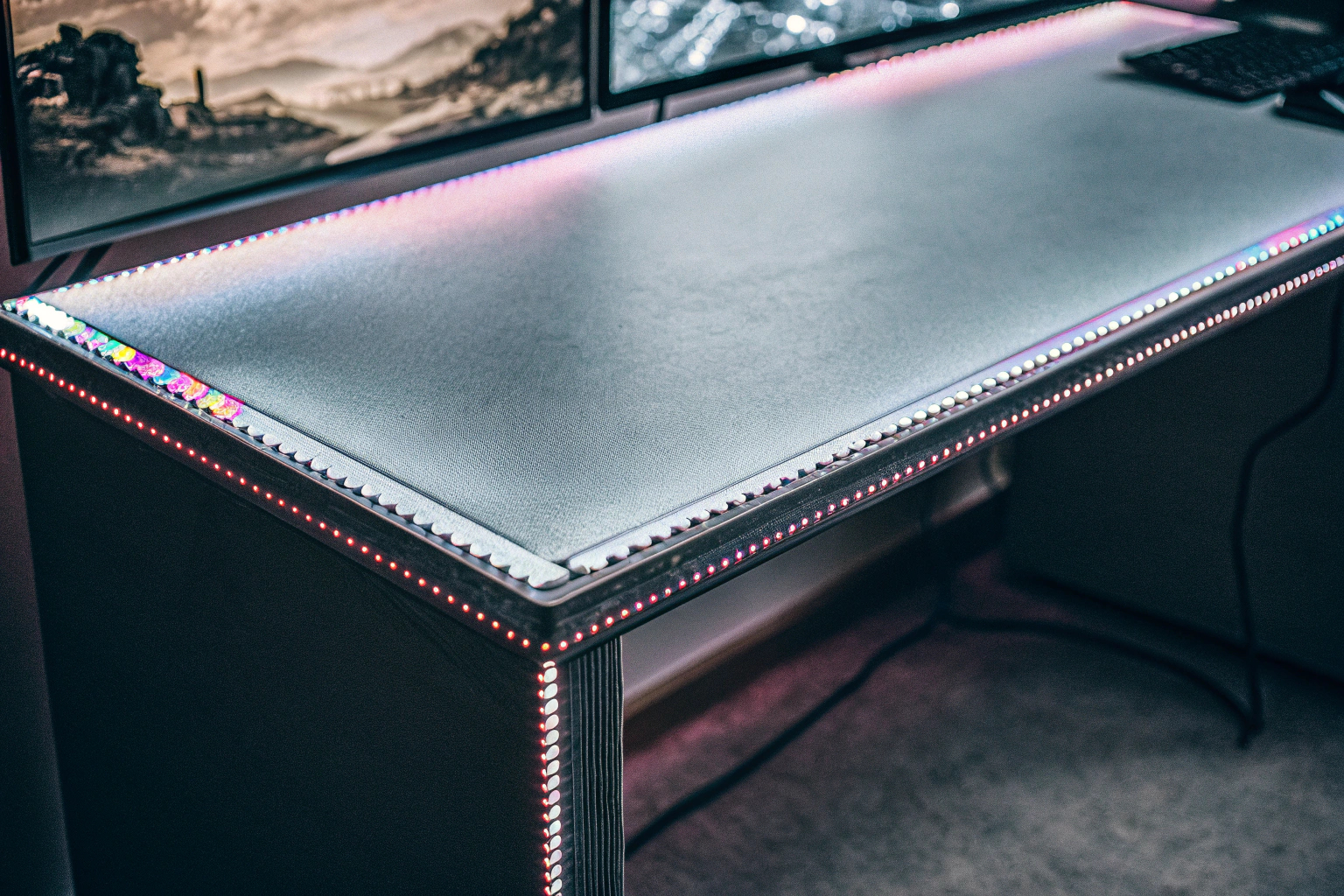 RGB Neonstreifen am Gaming-Desk