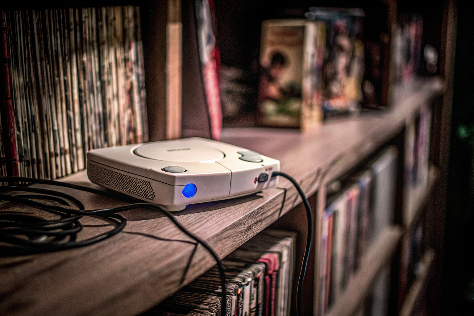 Sega Dreamcast Konsole mit einem Controller und Spielen Sega Dreamcast Konsole mit Spielen