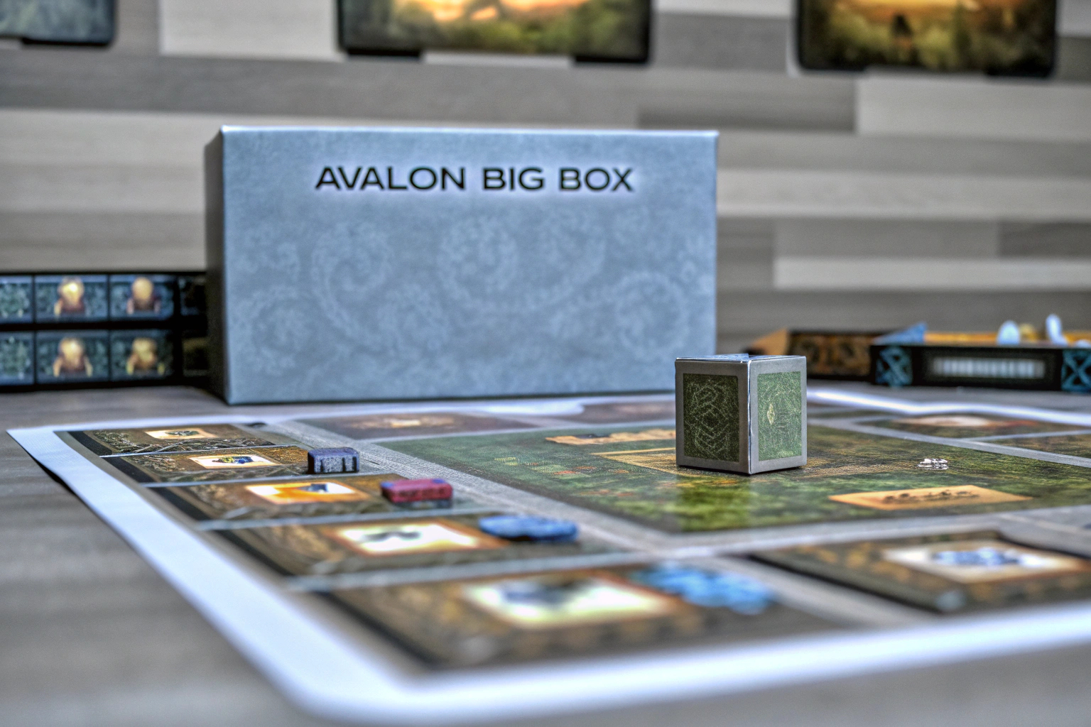 Spielszene aus Avalon Big Box mit den neuen Kunstwerken und Spielmodulen. Avalon Big Box Spielszene