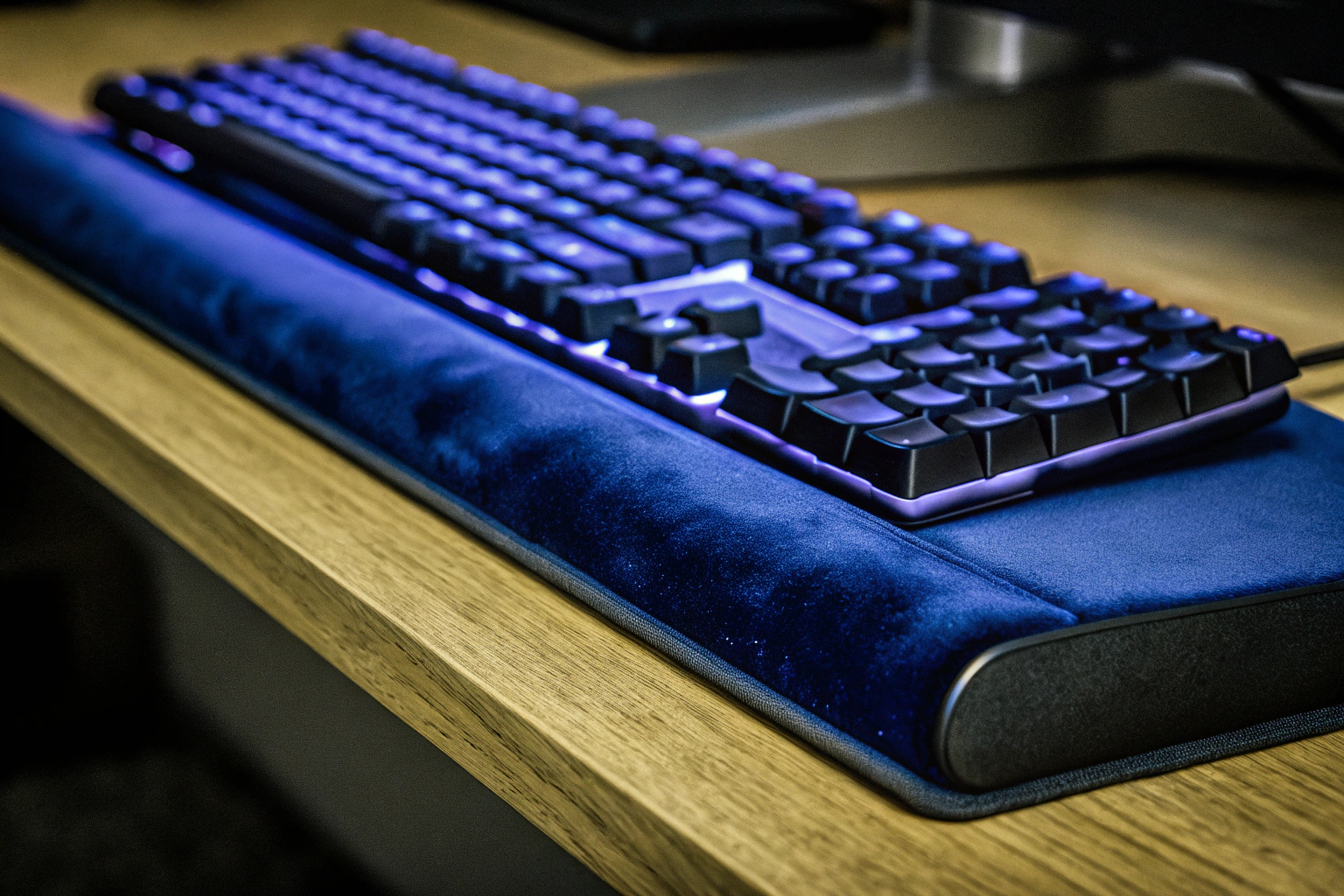 SteelSeries Apex 3 Gaming-Tastatur mit magnetischer Handballenauflage und RGB-Beleuchtung. SteelSeries Apex 3 RGB Tastatur