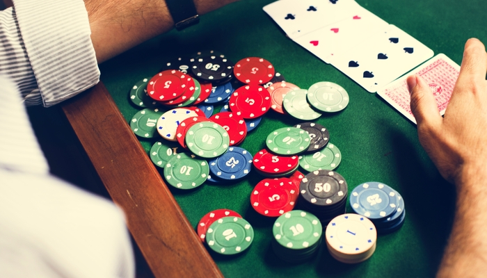 Between fun and addiction: Where do casino games develop?